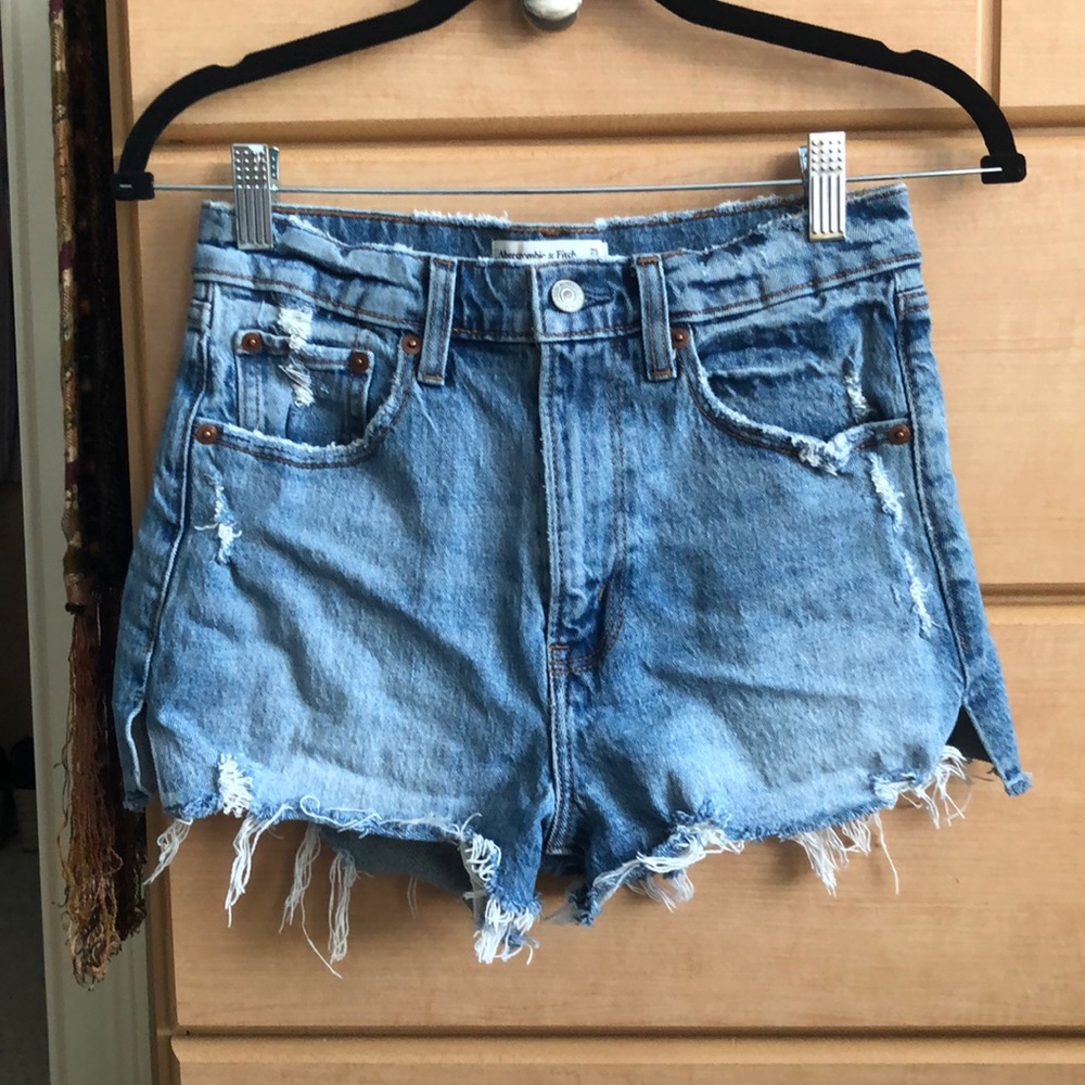 Abercrombie and Fitch High Rise Mom Short, size 25/0